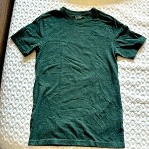 Men’s dark green t shirt